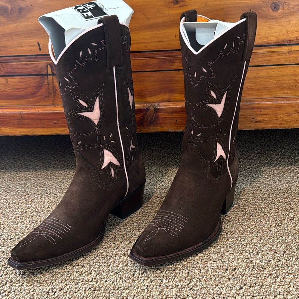 Very lightly used The Frye Company brown/pink cowboy boots size 060 width M.